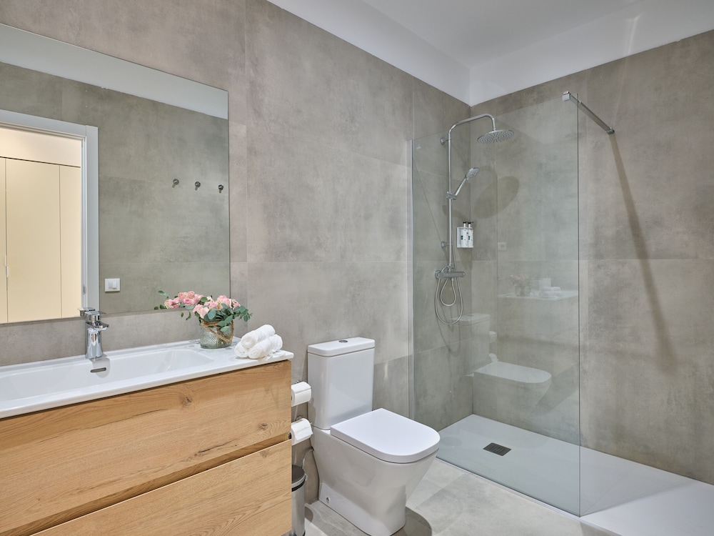 Paseo Suites Hotel 43/47