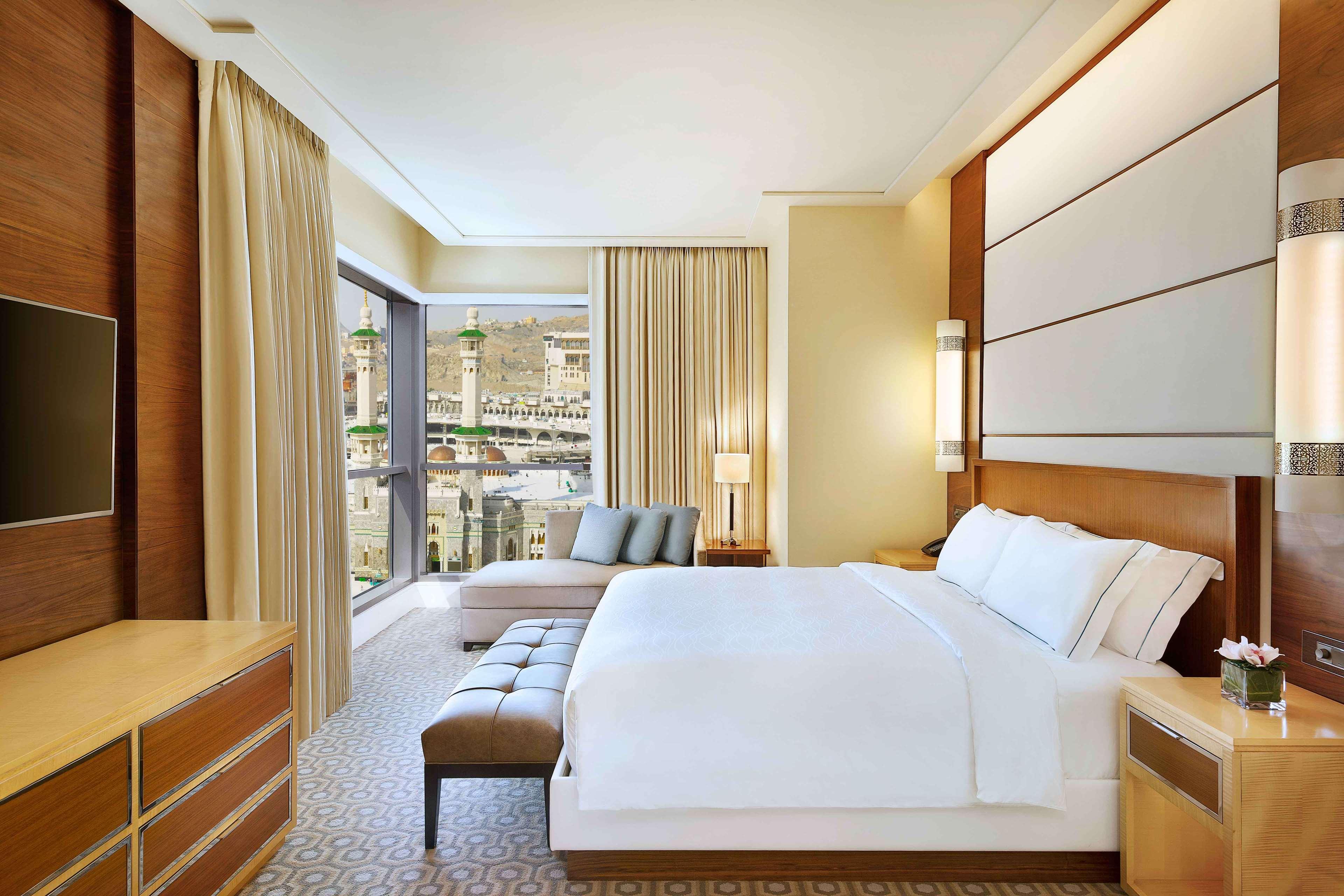 غرفة تنفيذية بسريرين كوين بإطلالة على المدينة، فندق كونراد مكة(Conrad Jabal Omar Makkah) 2/5