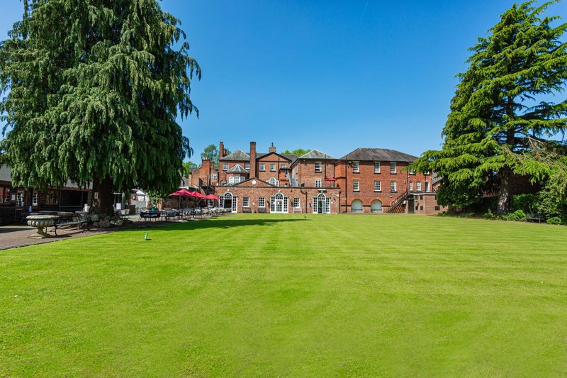 Wynnstay Hotel And Spa 23/25