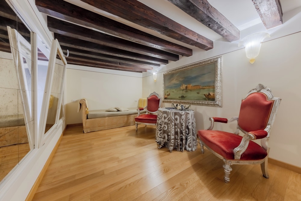 Ca Dell Arte Hotel 54/71
