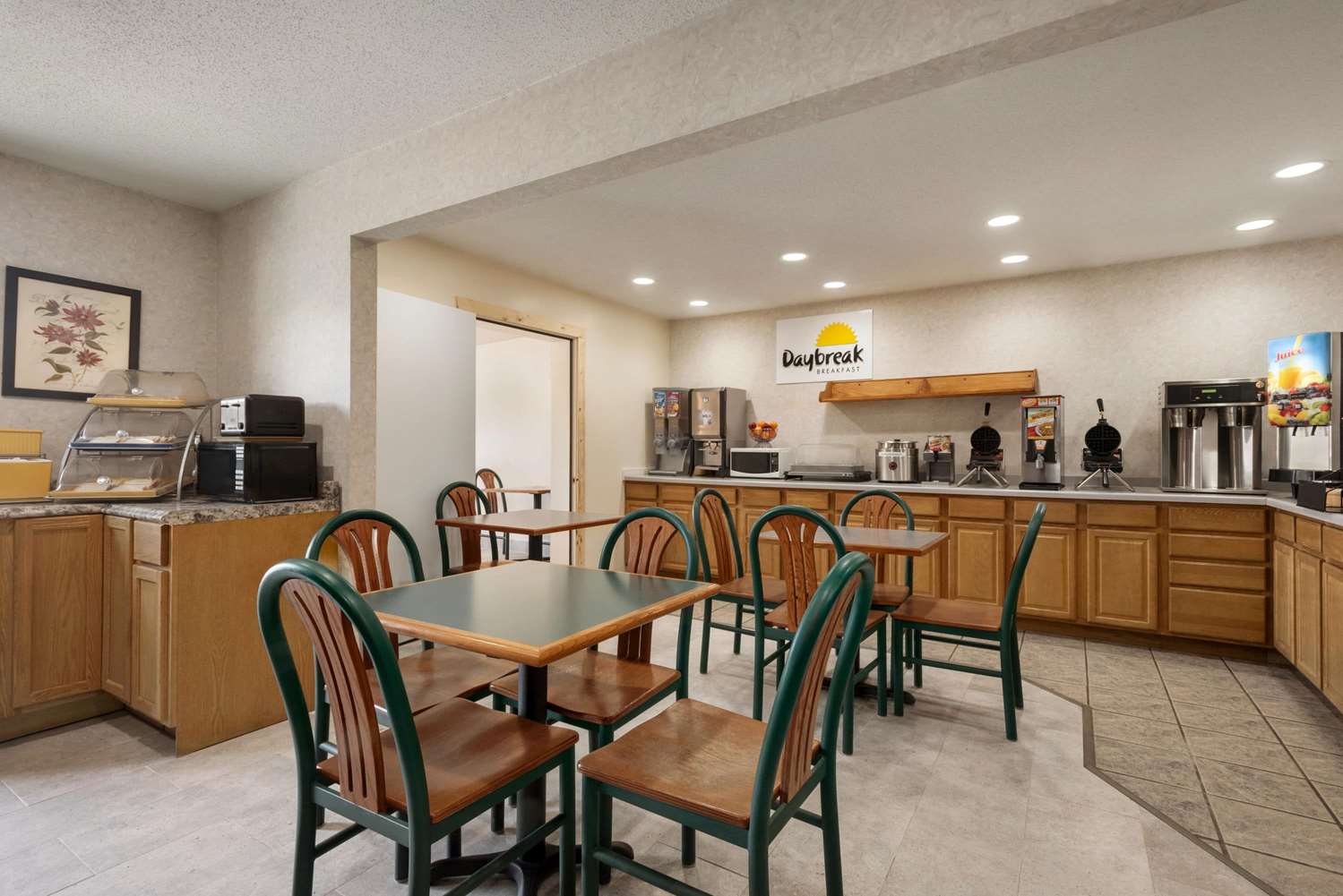 Days Inn By Wyndham Eagle River 17/23