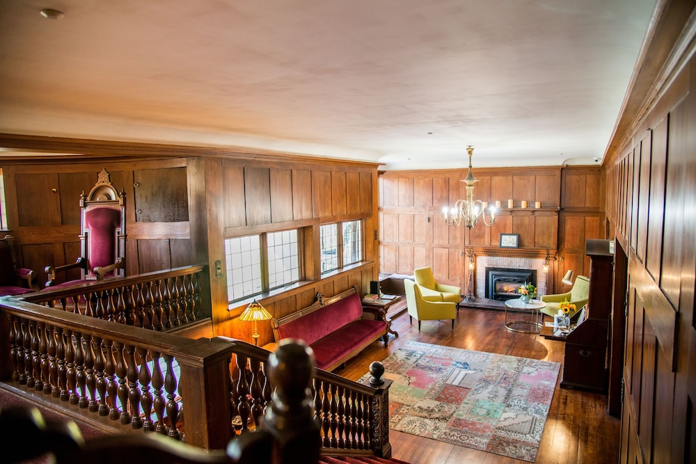 Cedar Gables Inn 49/68