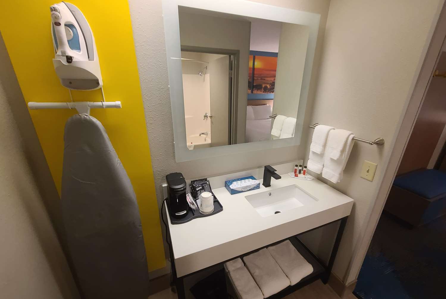Days Inn by Wyndham Johnson Creek 33/33