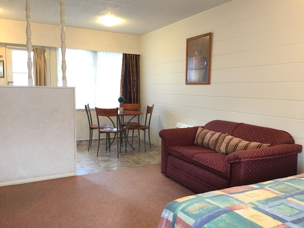 Boundary Court Motor Inn 34/50