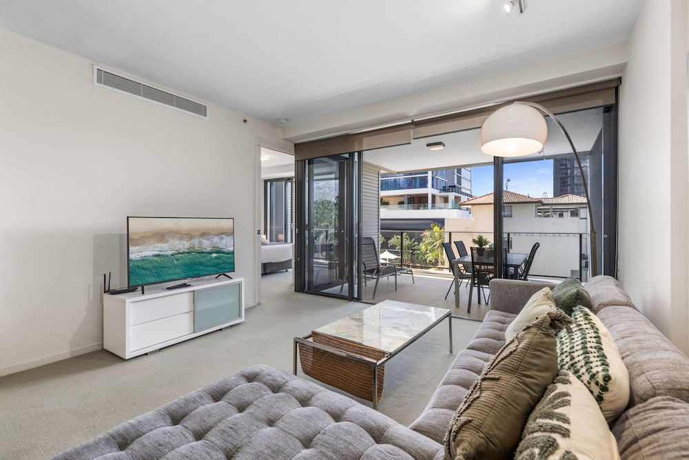 Ultra Broadbeach 53/72