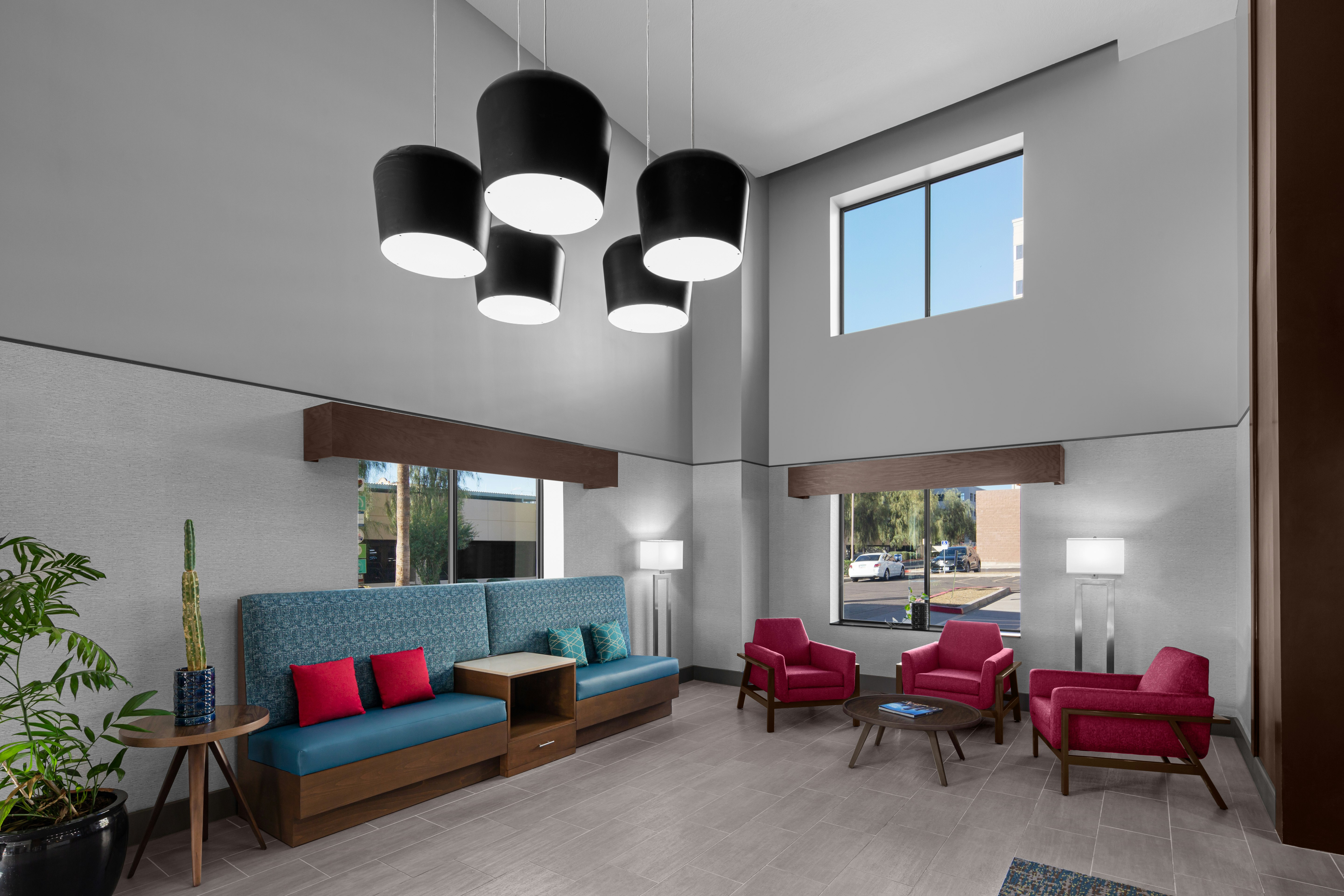 Hampton Inn Phoenix Biltmore 25/43