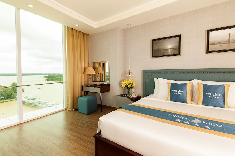 Ninh Kieu Riverside Hotel 12/70
