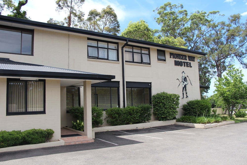 PIONEER WAY MOTEL 2/55