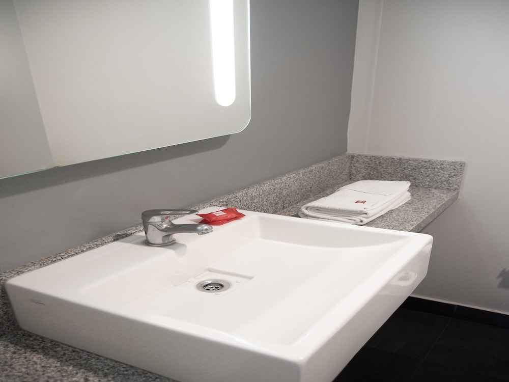 Ibis Pilar 63/63