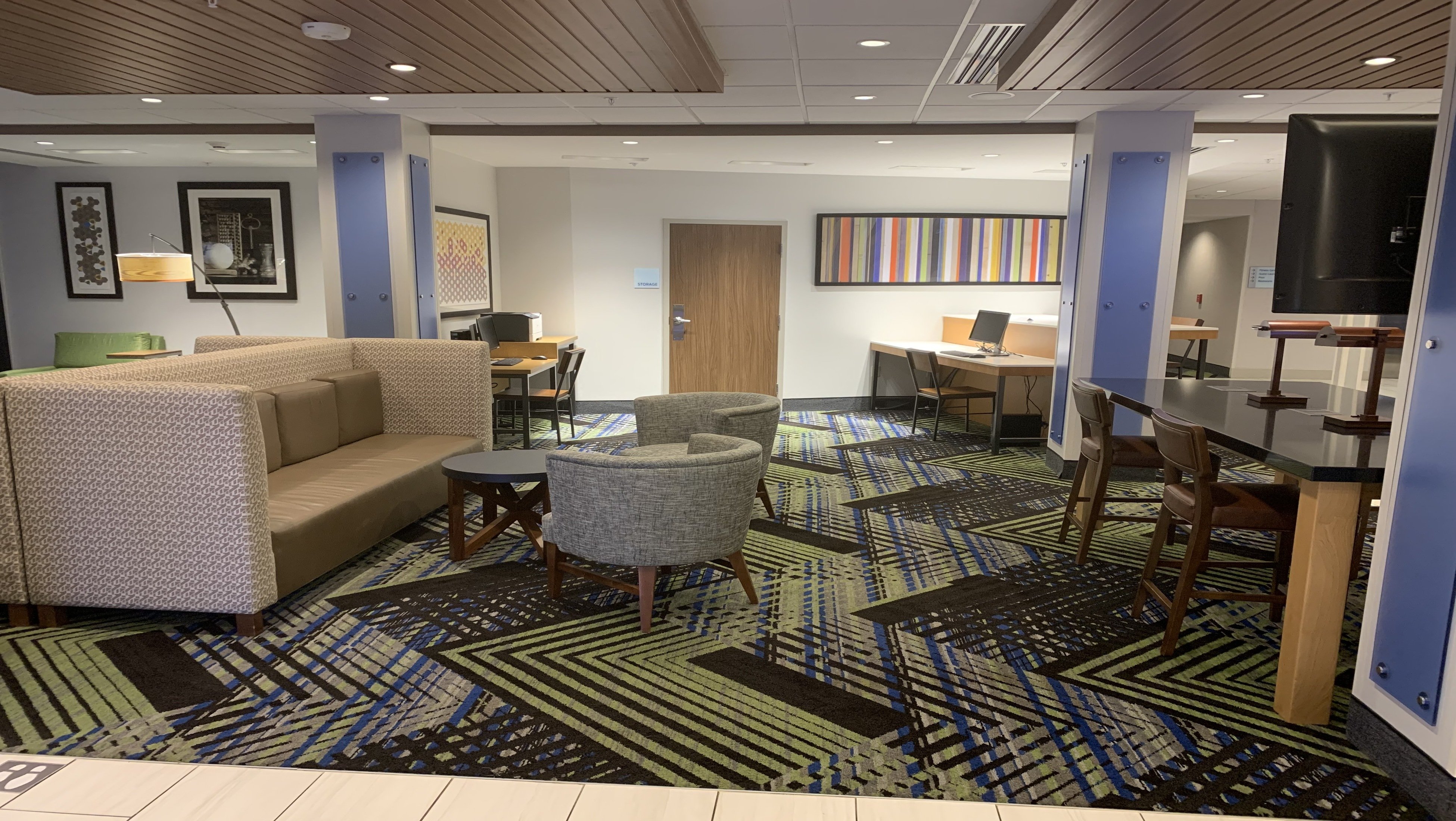 Holiday Inn Express Suites Middletown 26/33