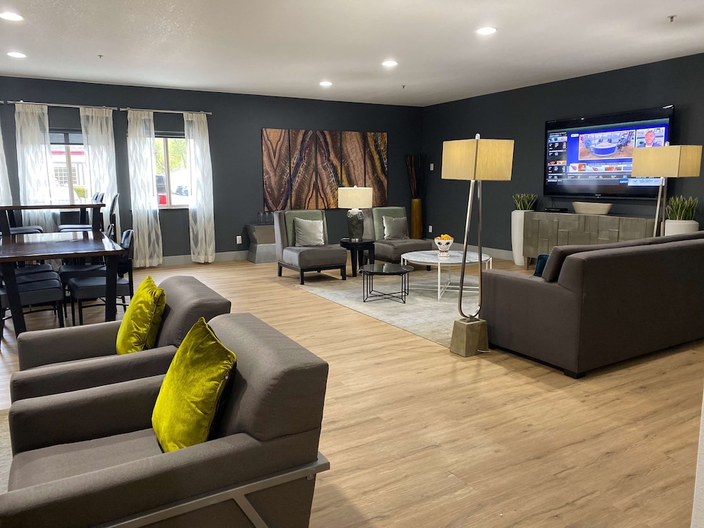 Best Western Plus Peppertree Airport Inn 43/57