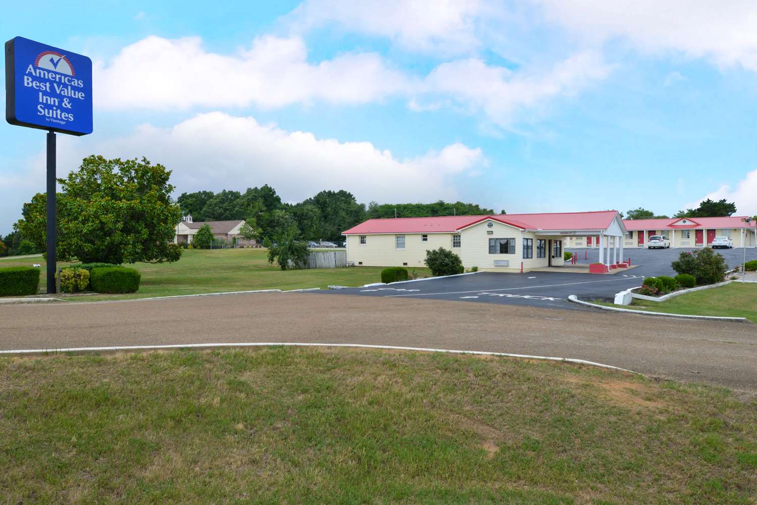 Americas Best Value Inn Wildersville 33/35