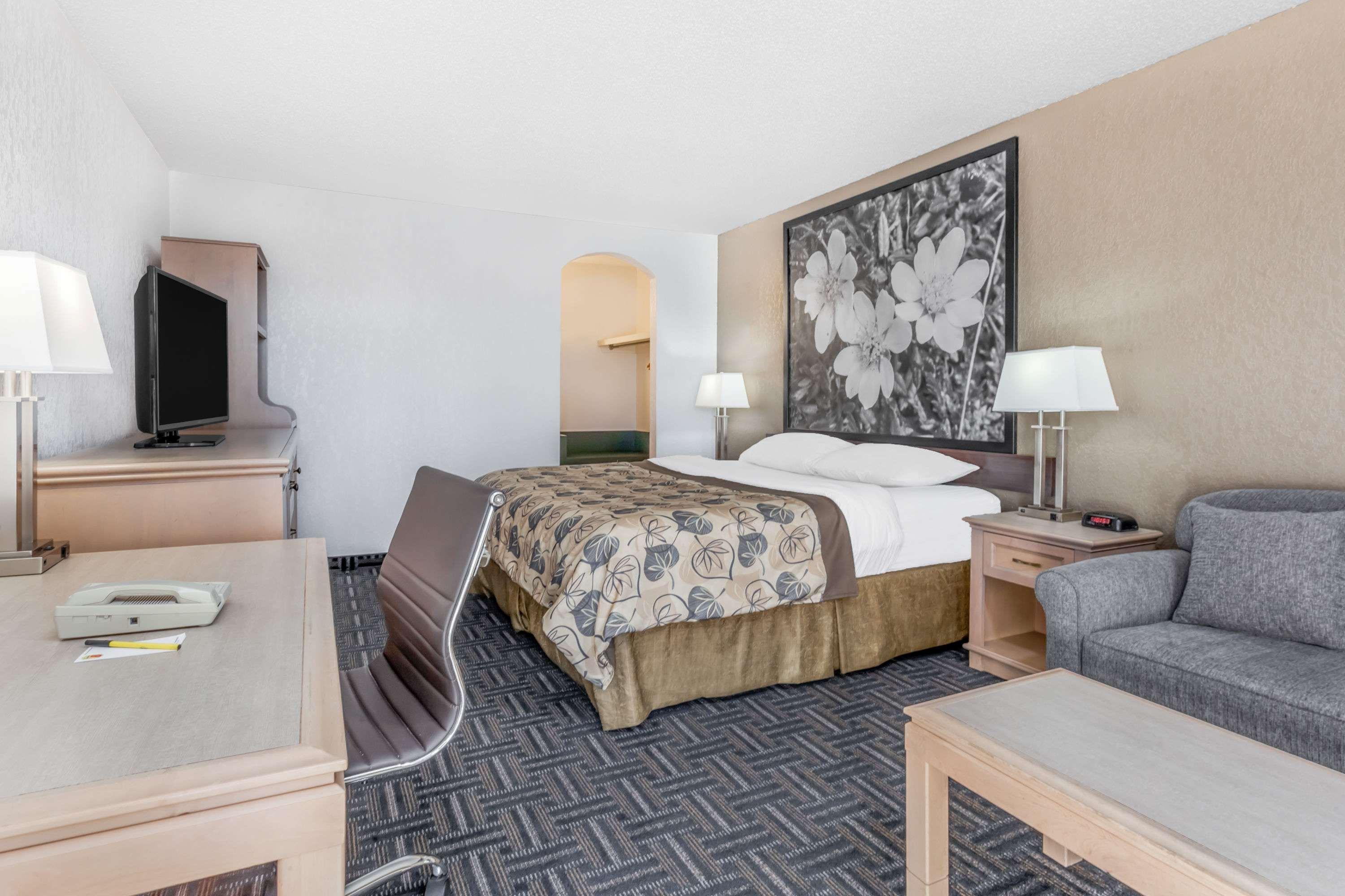 Super 8 By Wyndham Stettler 17/26
