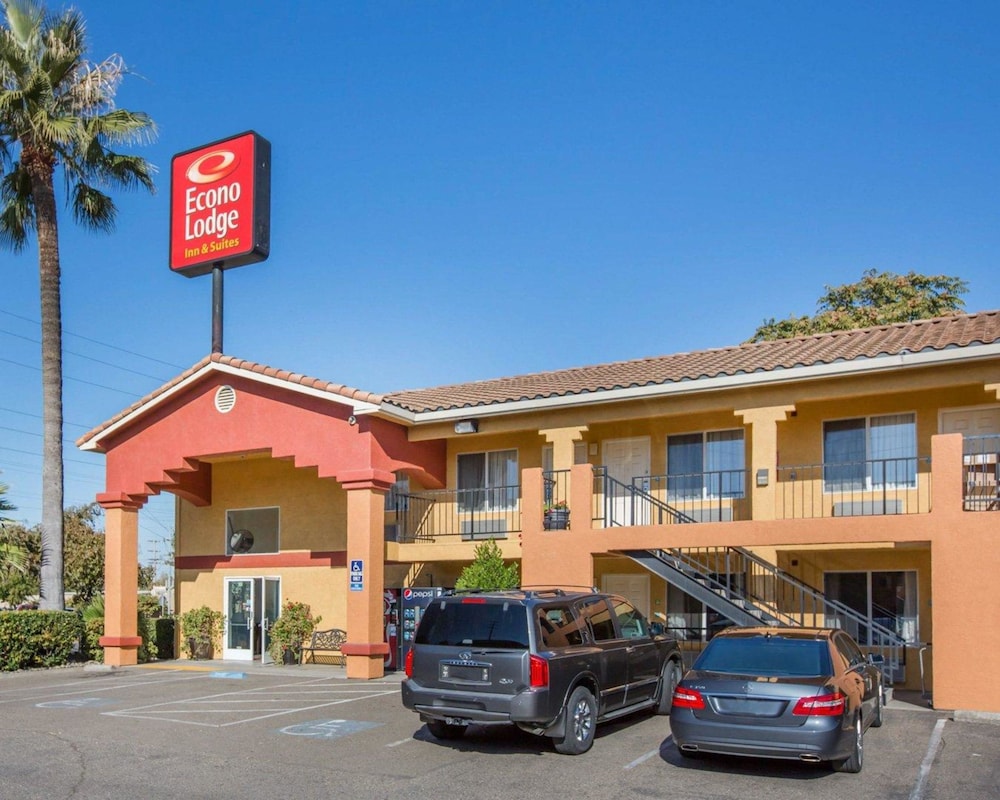 Econo Lodge Inn & Suites Lodi 5/28