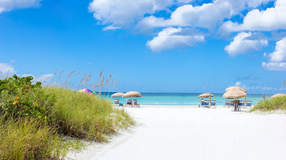 Tropical Beach Resorts 74/79