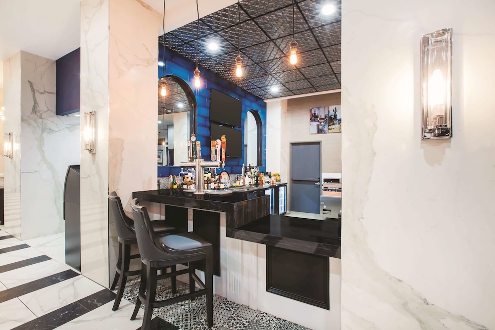 Holiday Inn Express - Dallas Downtown, an IHG Hotel 60/73