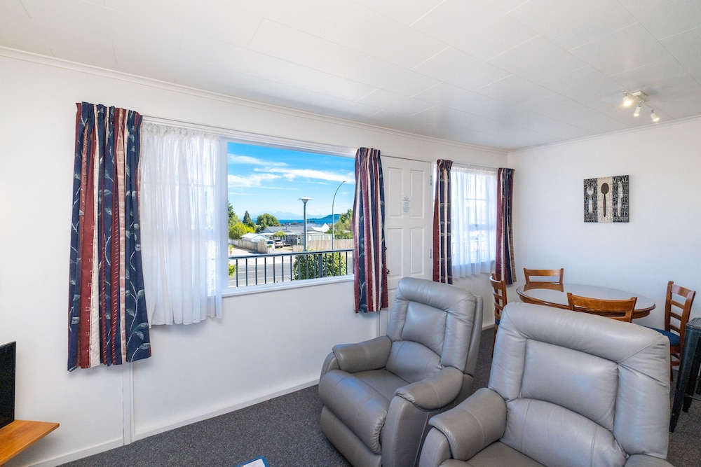 Chevron Motel 60/74