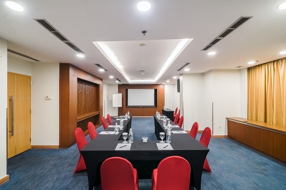 Aston Pluit Hotel and Residence 57/66