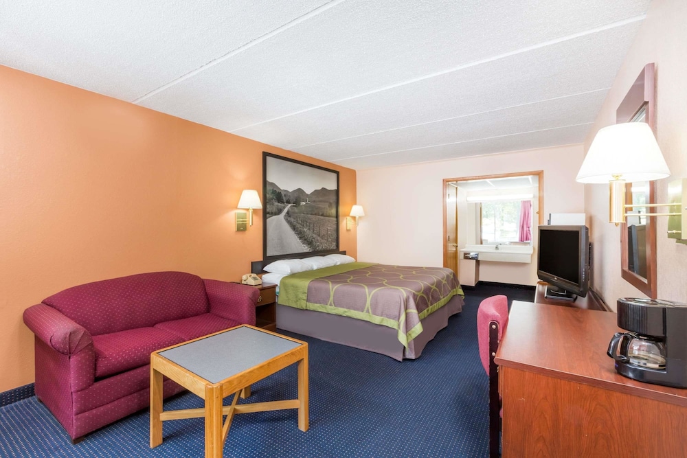 Super 8 By Wyndham Black Mountain 22/50