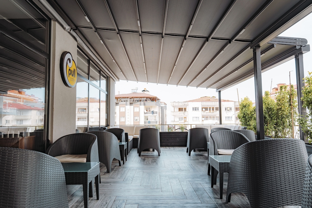 Empula Hotel & Residences 46/50