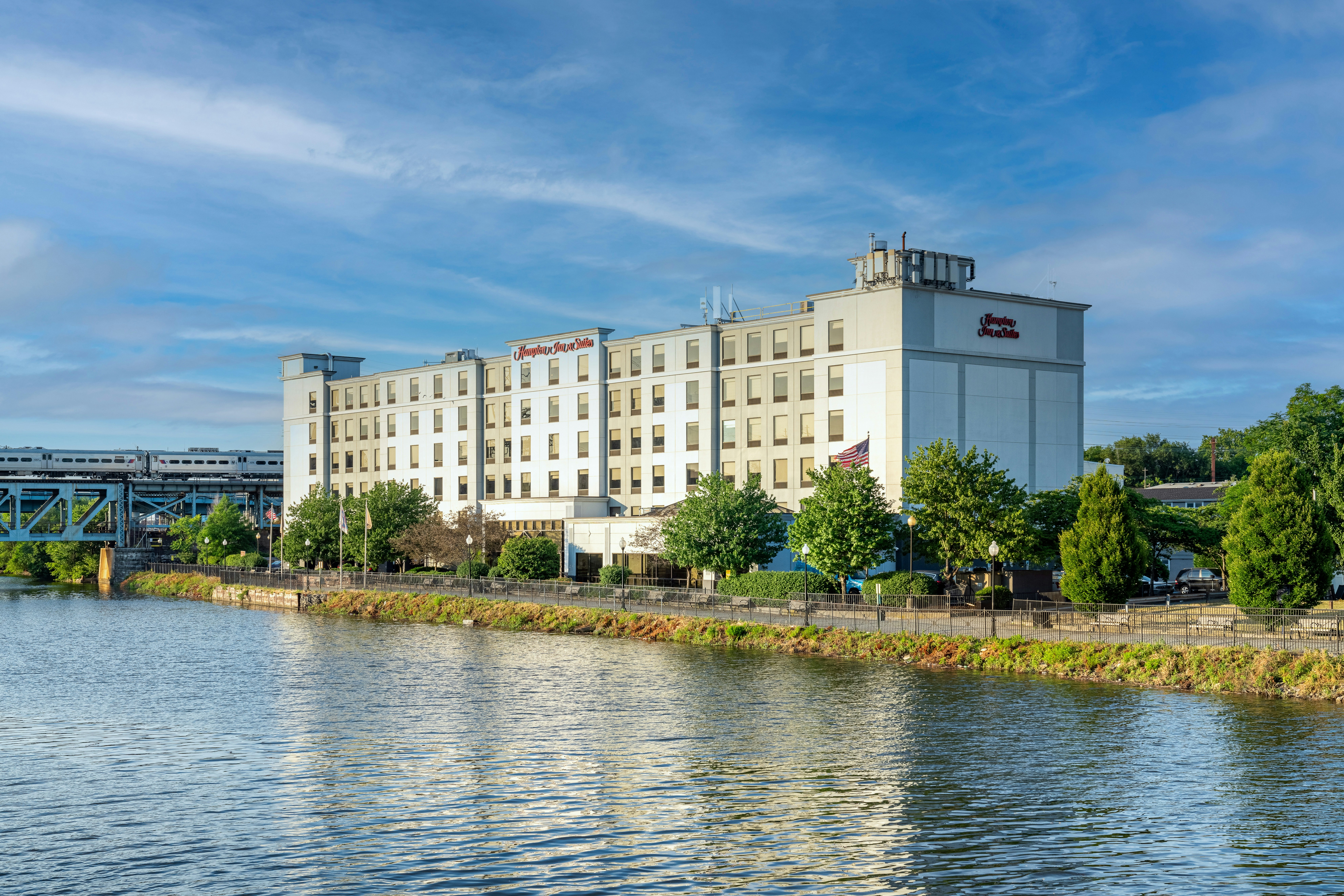 Hampton Inn Suites Newark Harrison Riverwalk 58/60