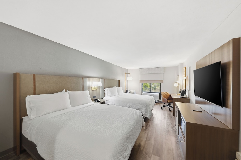 STANDARD, 2 QUEEN BEDS