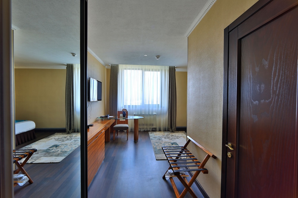 Damas International Hotel 39/48