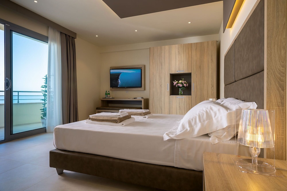 غرفة ديلوكس بسرير كوين، Palace Lido Hotel and Suites 2/4