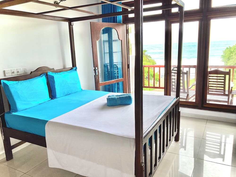 DELUXE, TRIPLE, MULTIPLE BEDS, SEA VIEW