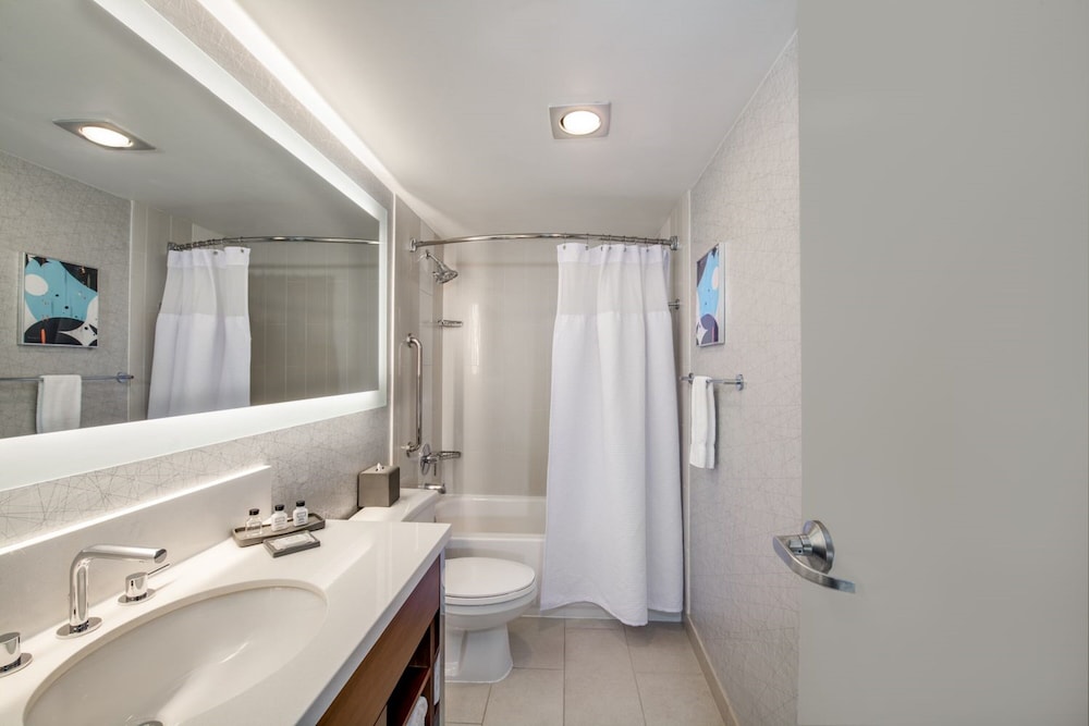 Crowne Plaza Seattle Hotel 20/80