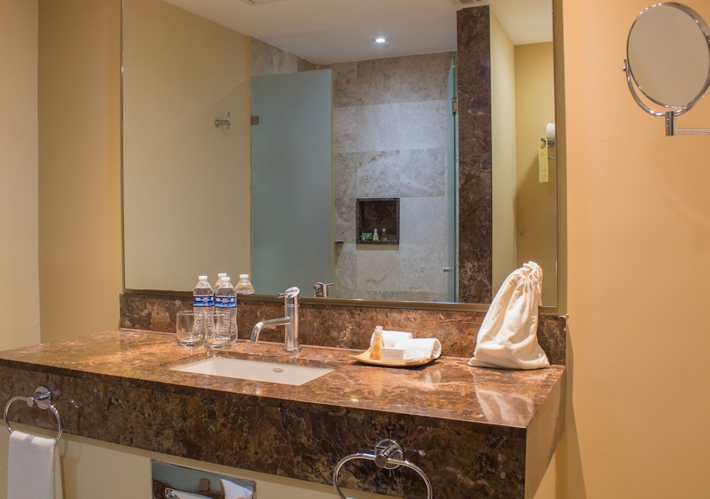 Sunset Plaza Beach Resort 24/79