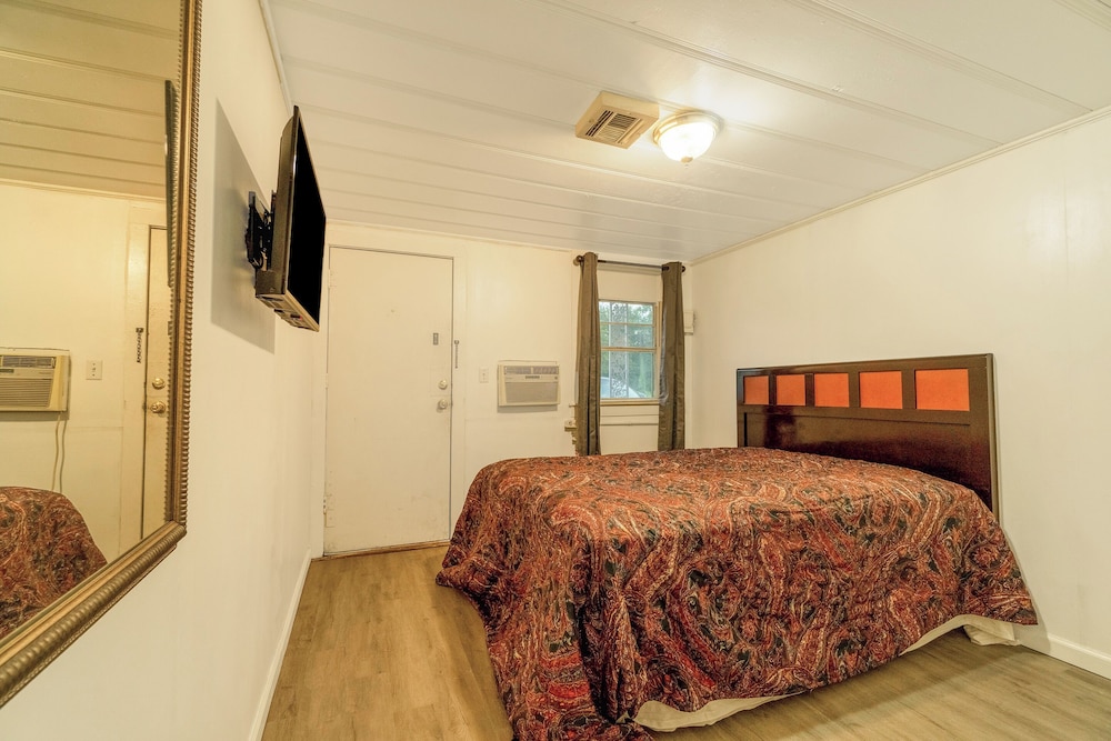 Budget Inn By OYO Palestine TX Hwy 79 15/30
