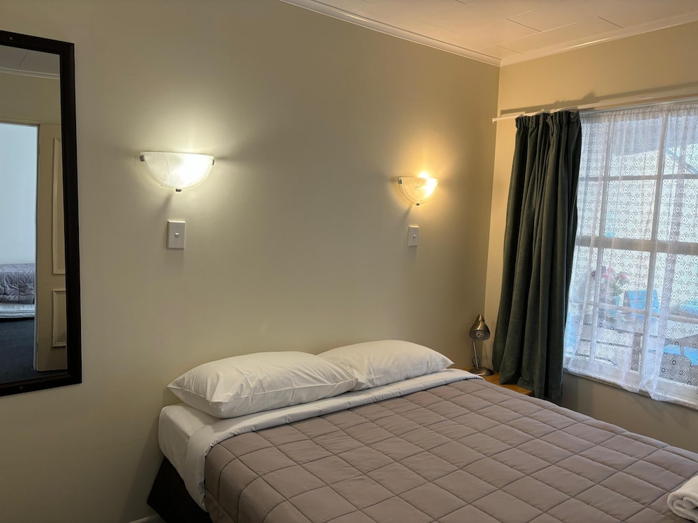 Kowhai And Colonial Motel 14/49