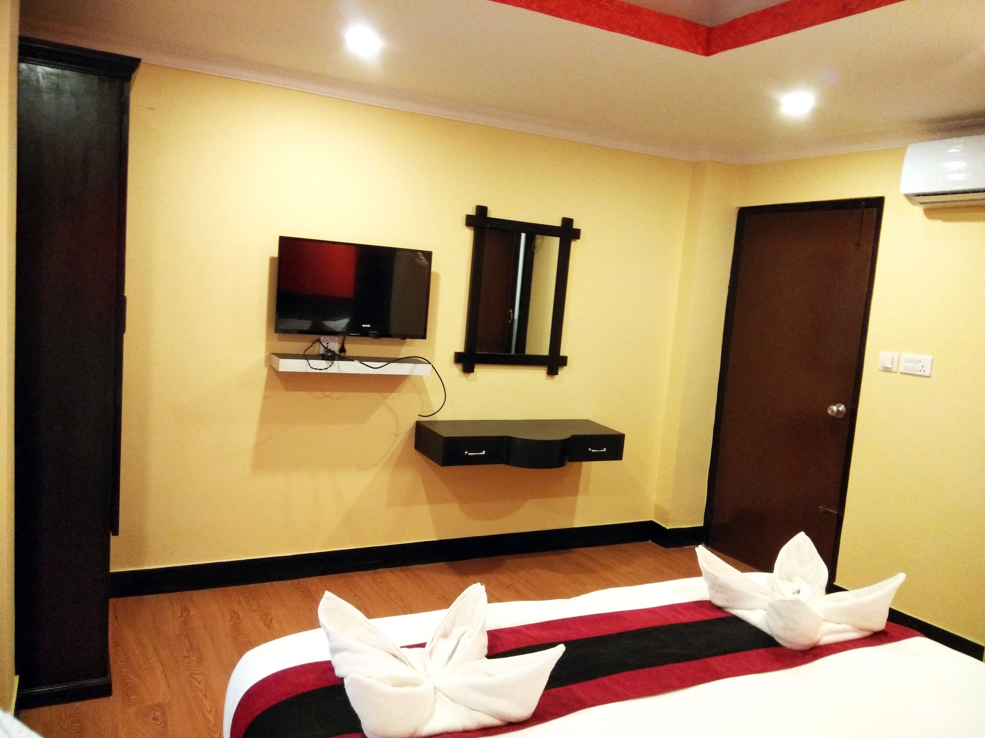 DELUXE, KING BED