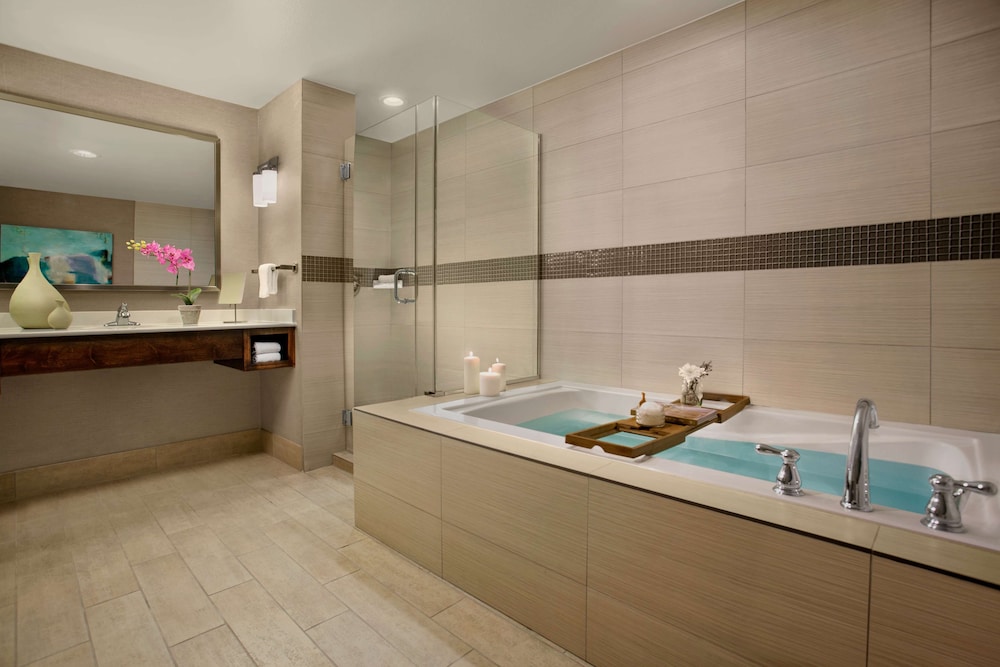 Junior Suite, King Bed, Hilton Garden Inn Lubbock 7/7