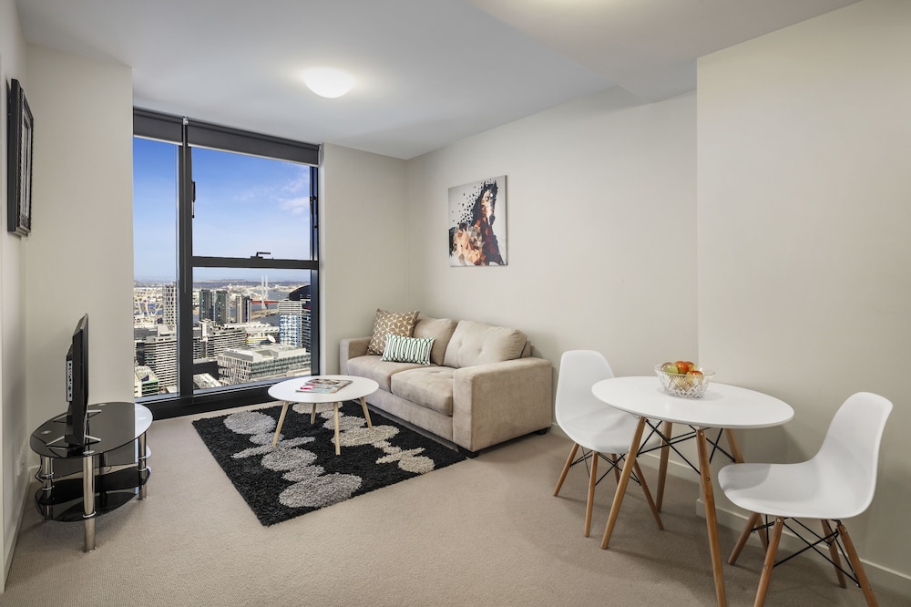 Winston Apartments 49/67
