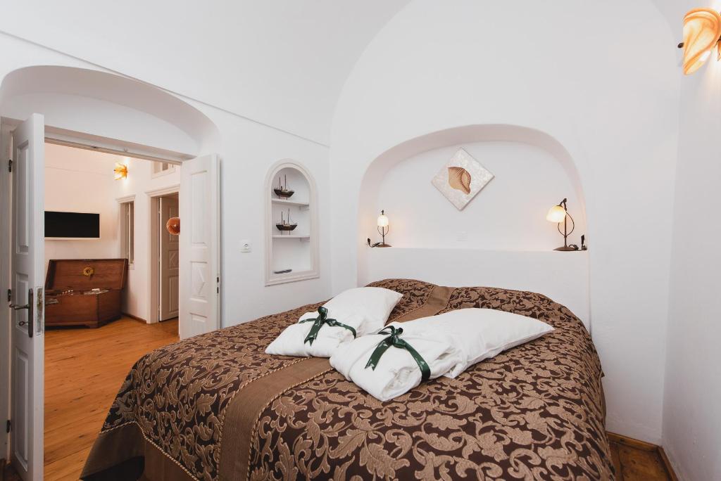 Villa, 2 Double Beds, Outdoor Jetted Tub, Sofa