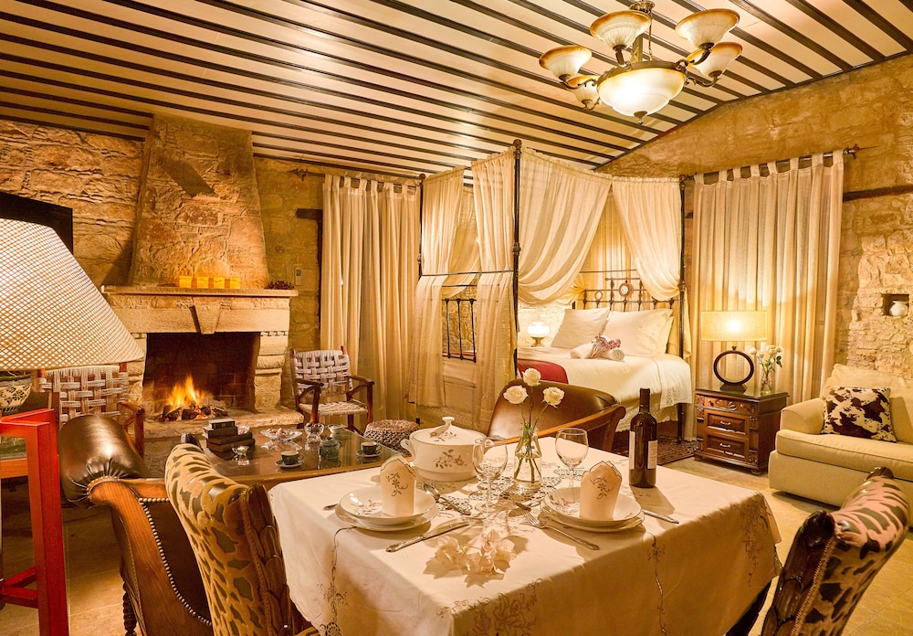 OINOESSA TRADITIONAL BOUTIQUE HOUSES 34/50