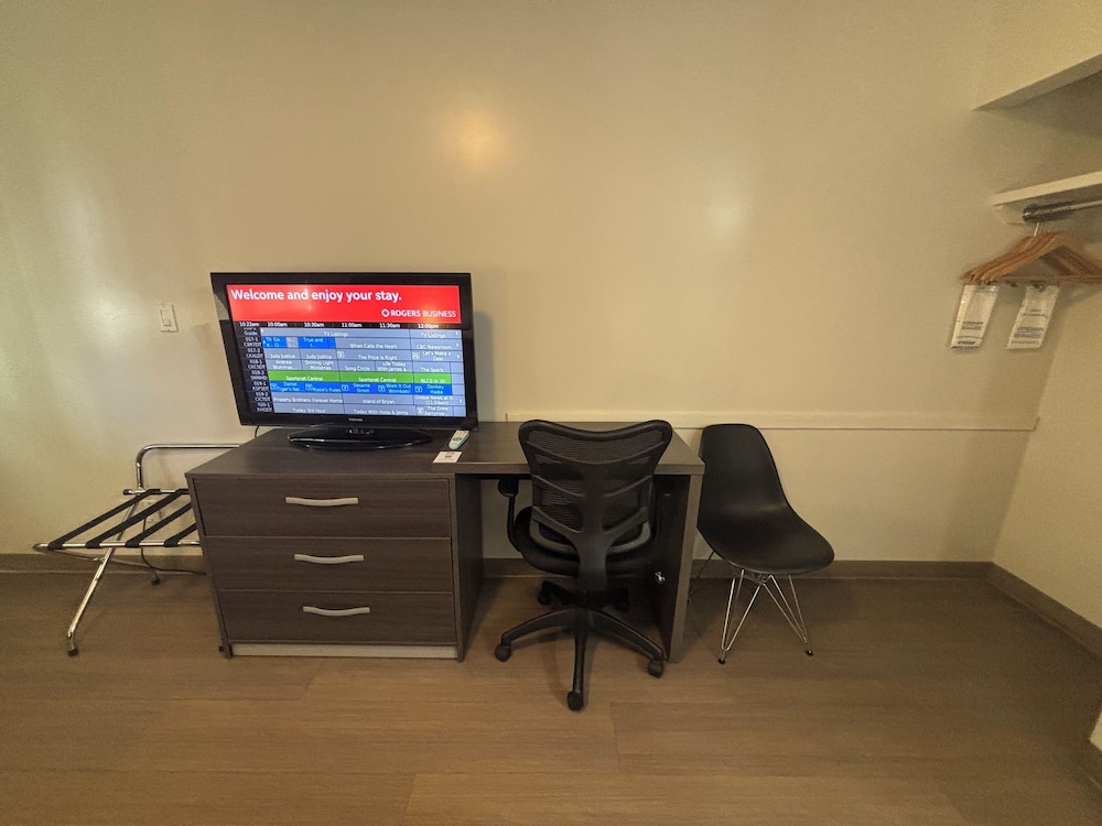 Super 8 by Wyndham Macleod Trail Calgary 49/60