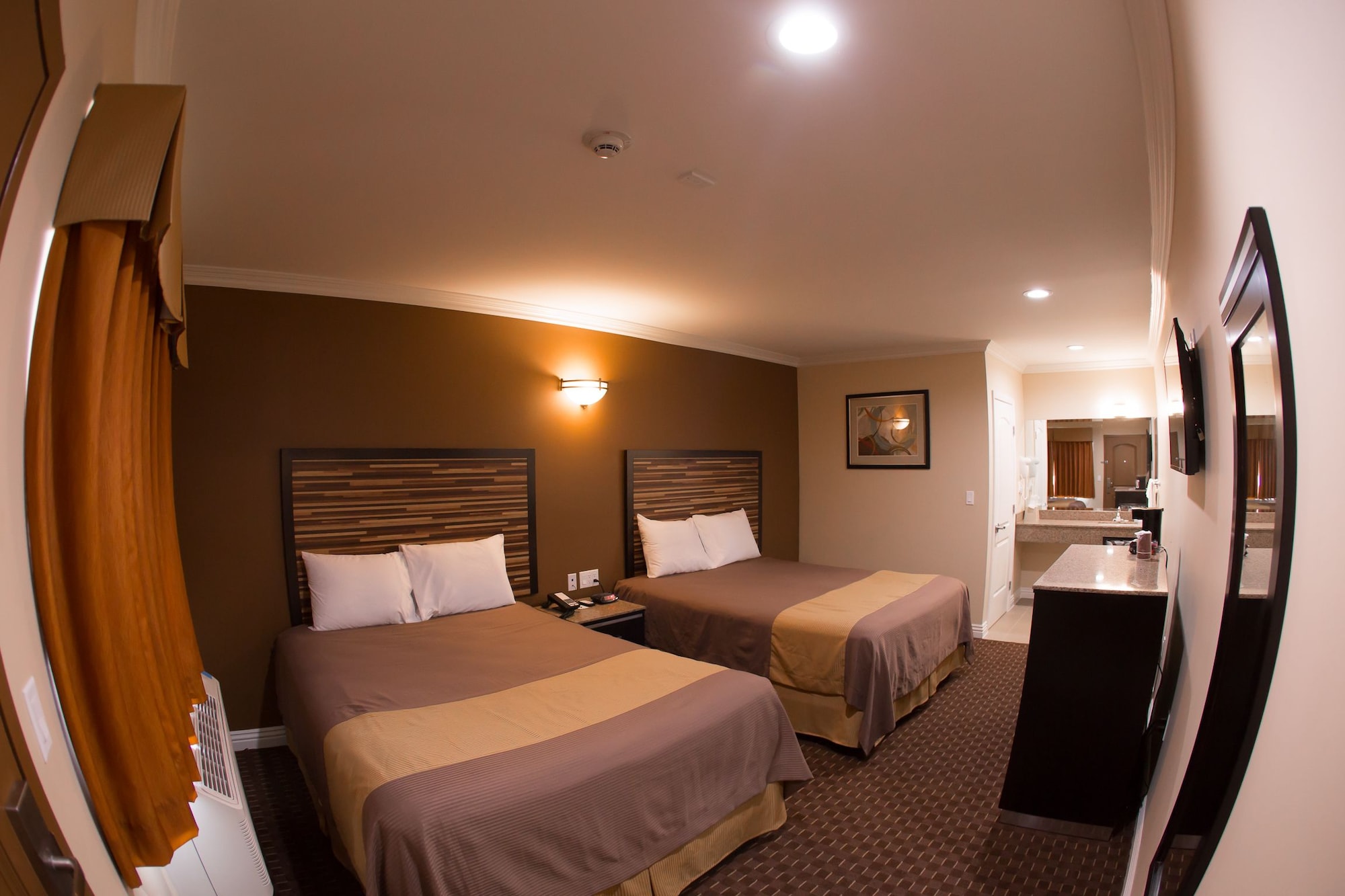 غرفة قياسية بسريرين كوين، Diamond Bell Inn And Suites 2/6