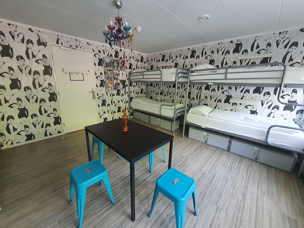 Dutchies Hostel 36/50