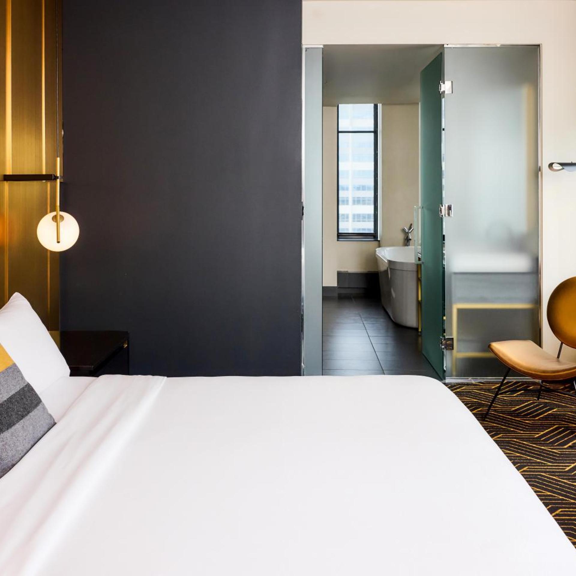 Wow, Suite, King Bed, City View