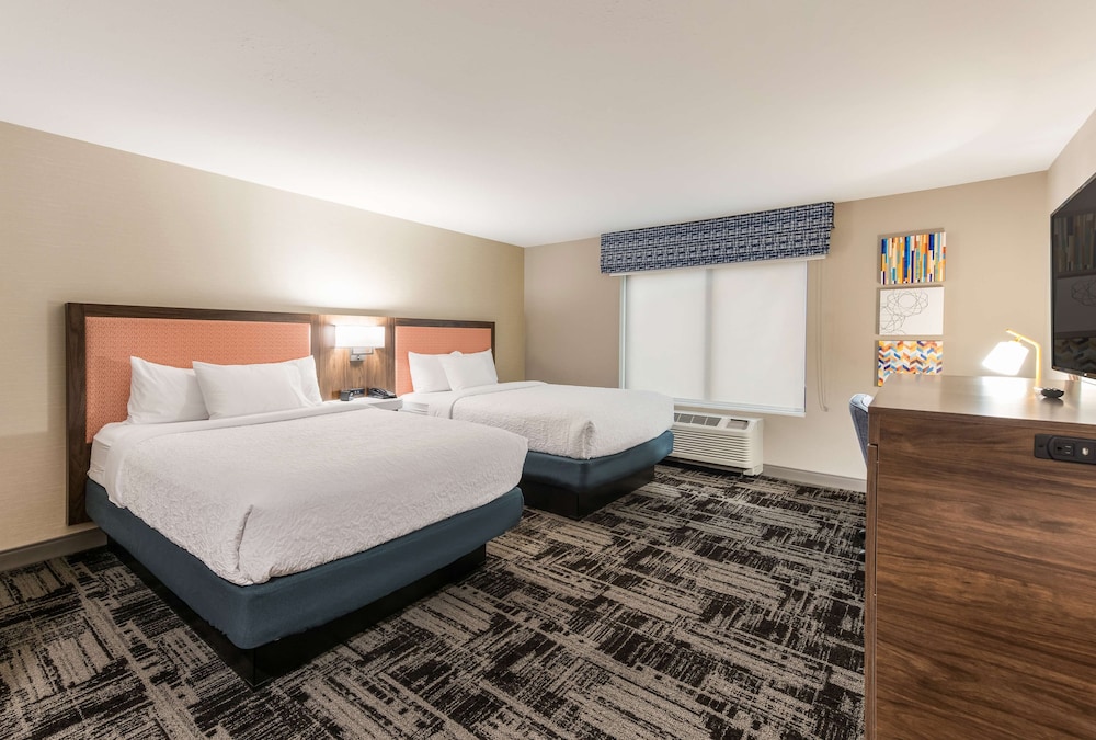 Hampton Inn and Suites Benton Harbor MI 17/47
