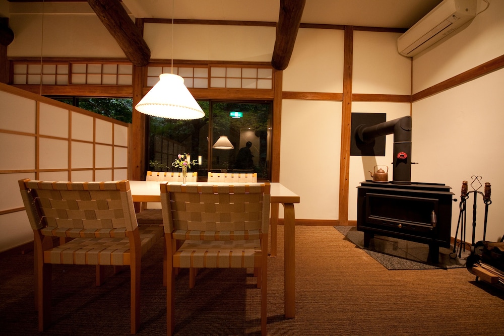 Forest Inn Born 3/19