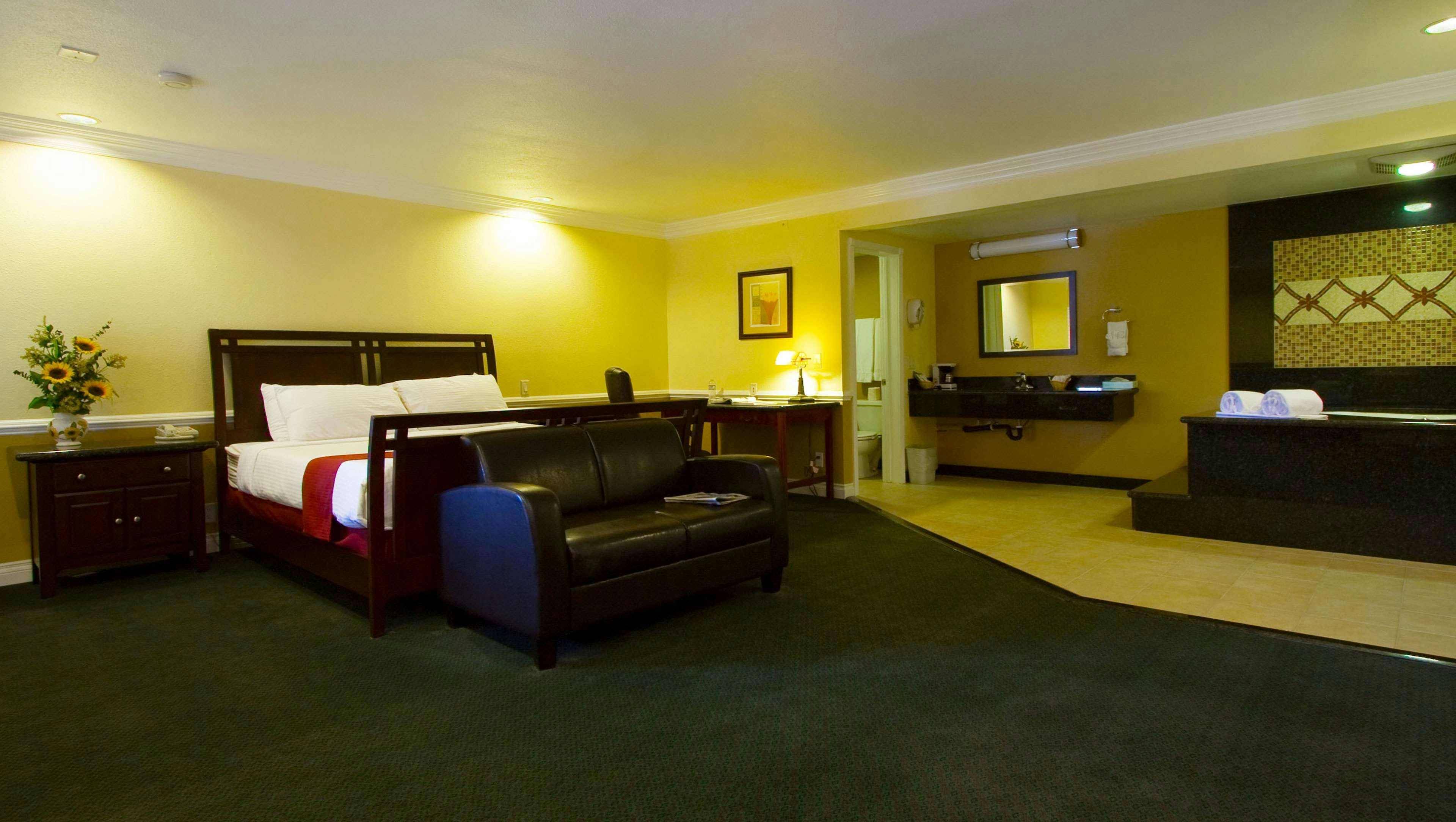 Dynasty Suites Hotel Riverside 42/50