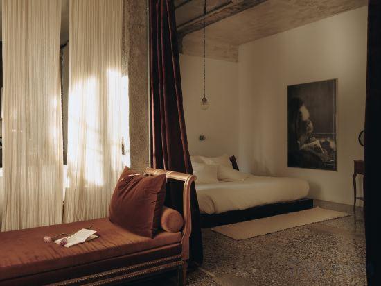 بنتهاوس بشرفة، Mona Athens 2/3