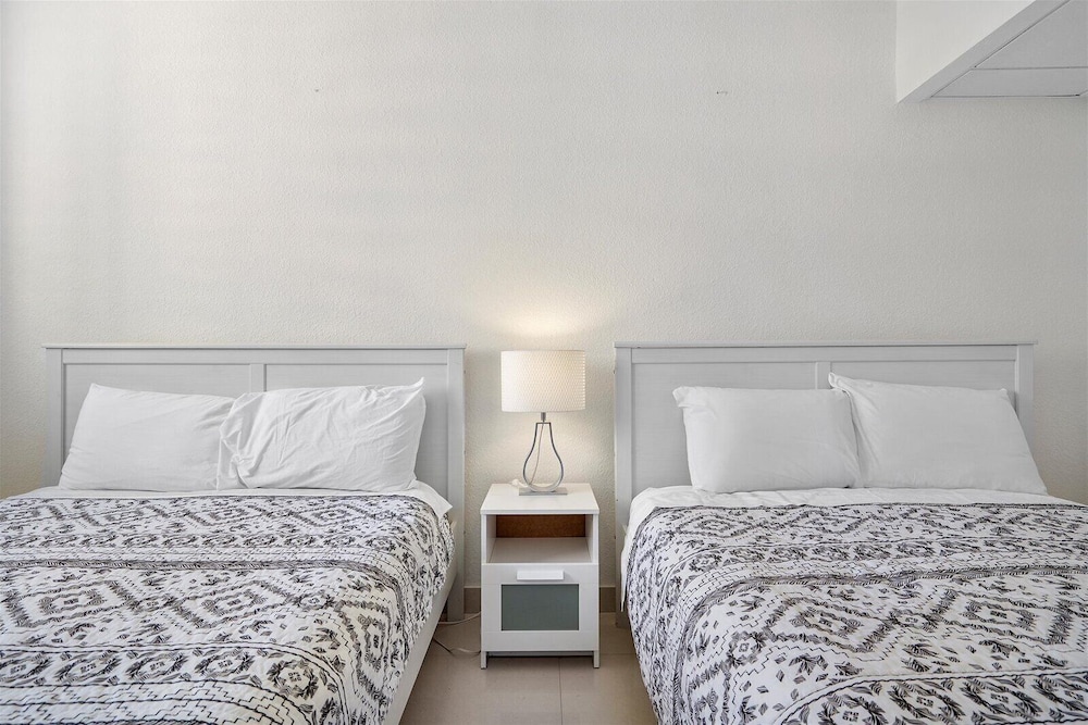 The Tides Ocean Luxury Suites 18/50