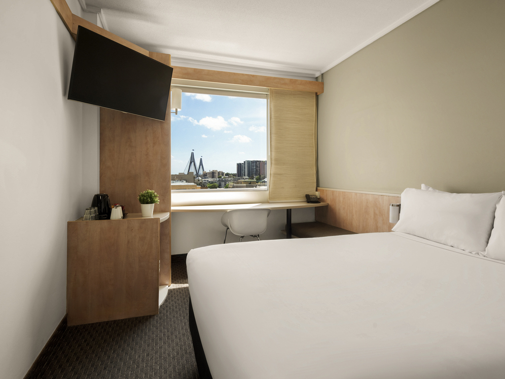 SUPERIOR, QUEEN BED, DARLING HARBOUR VIEW