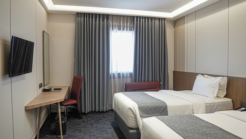 EXECUTIVE, TWIN BEDS