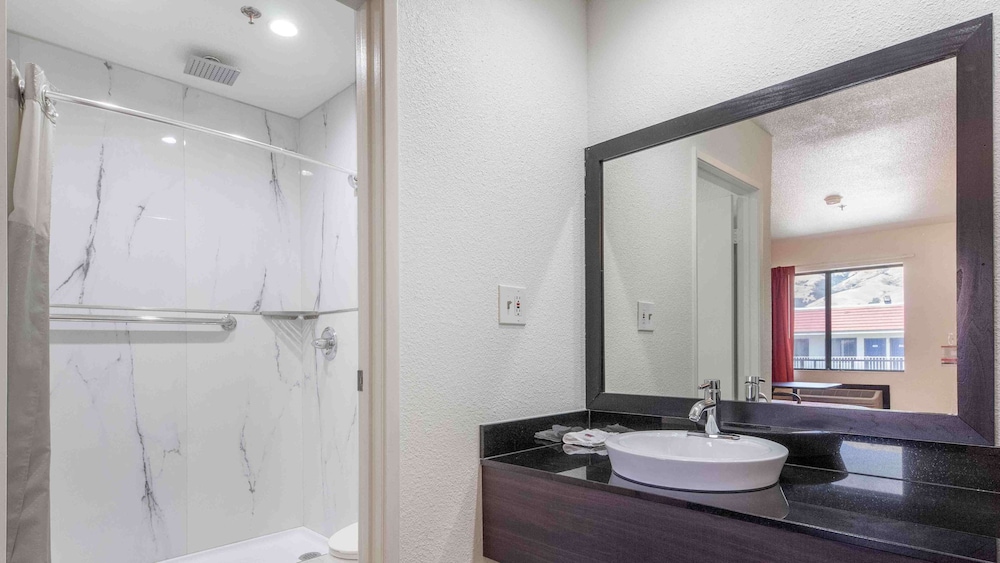 Motel6 Fremont, CA - South 54/57